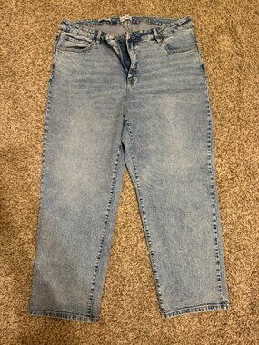 STRAIGHT LEG ACID WASH JEANS